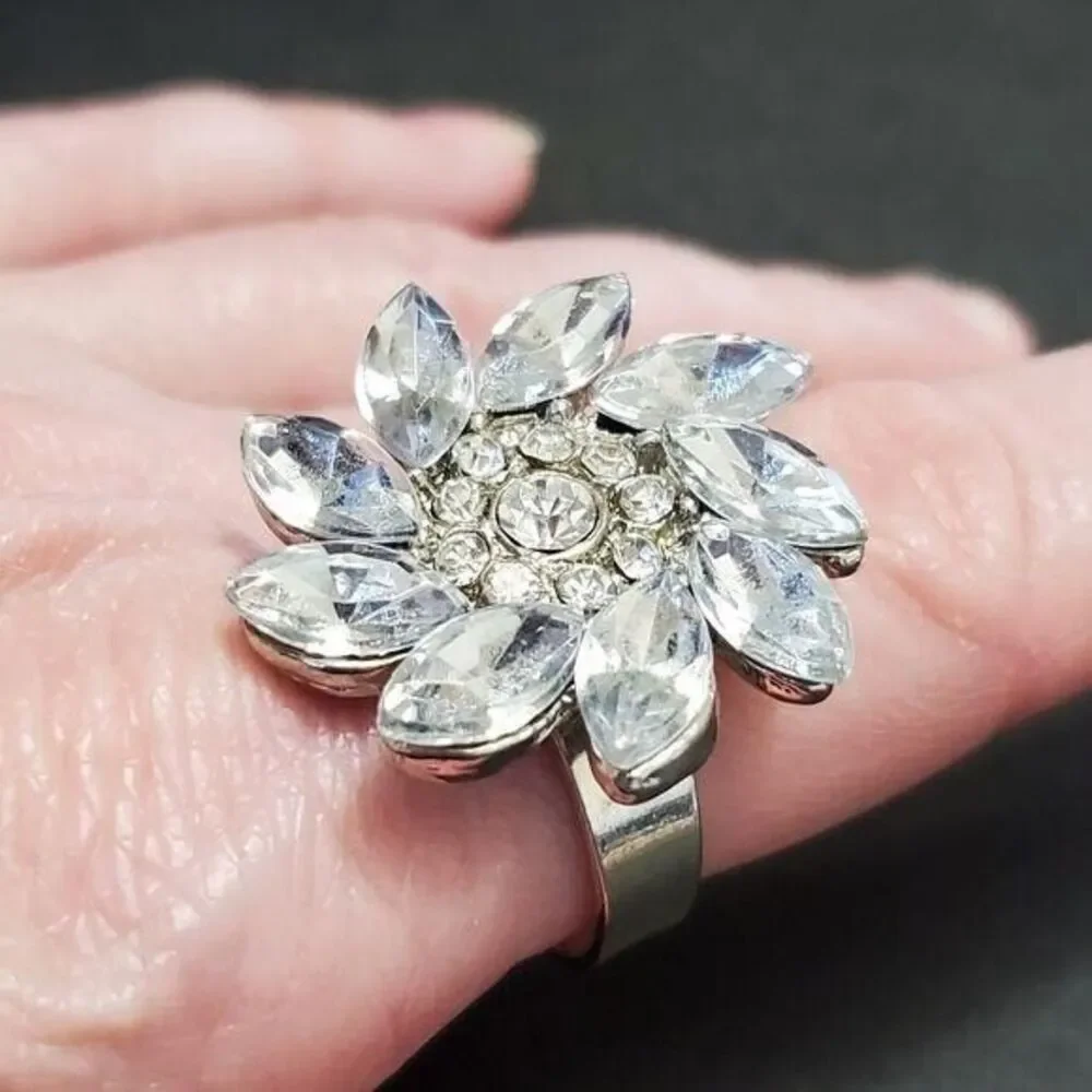 Silver tone clear rhinestone flower ring